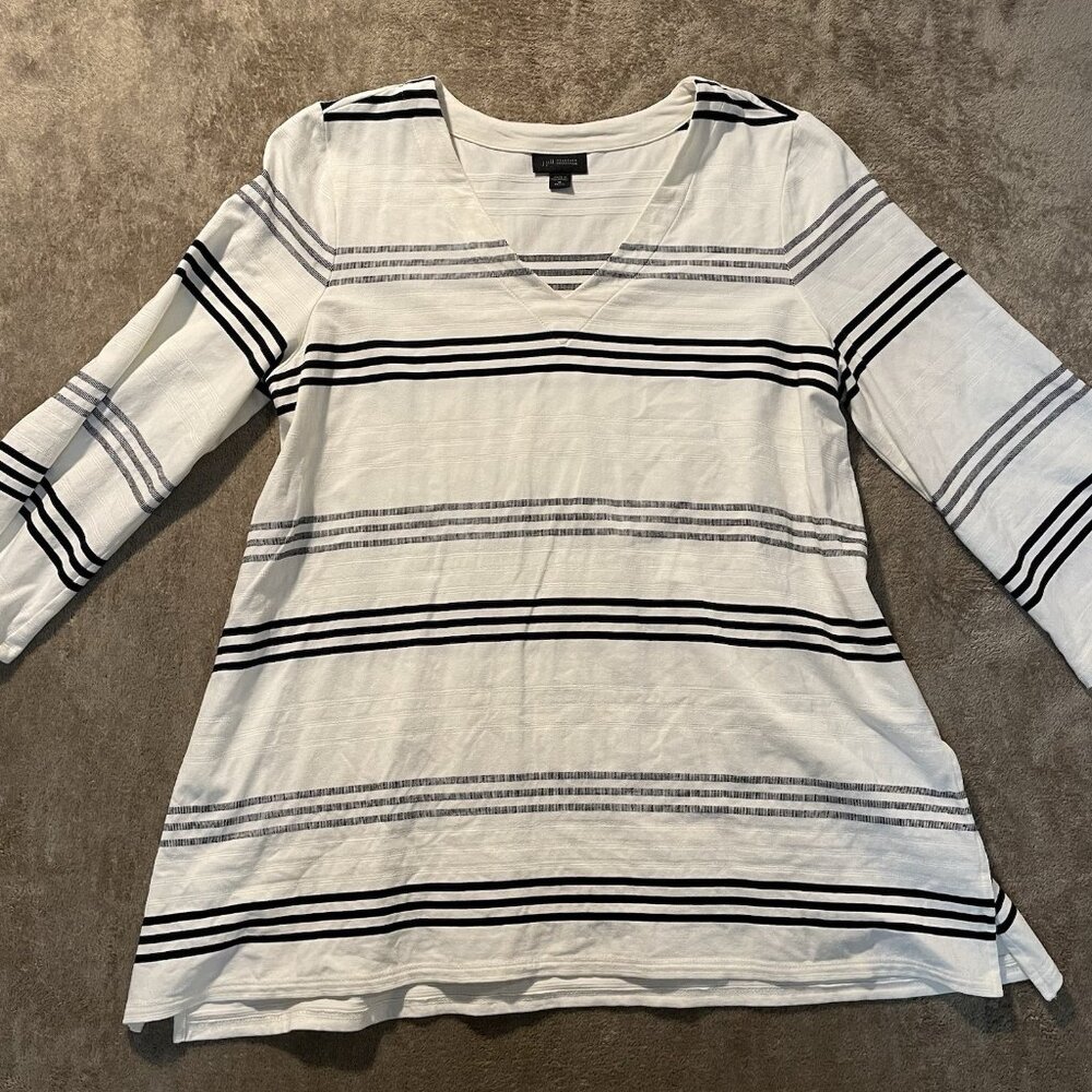 J Jill Wearever Collection Shirt Women's Medium Striped White Black Vneck Tunic